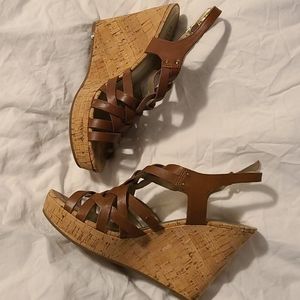 EUC- Guess leather wedge sandals